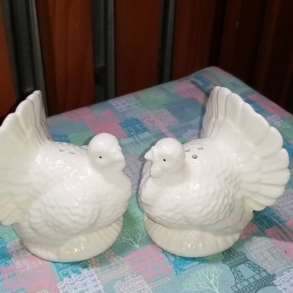 Hallmark Ceramic Turkey Salt Pepper Shakers - Picture 2 of 5